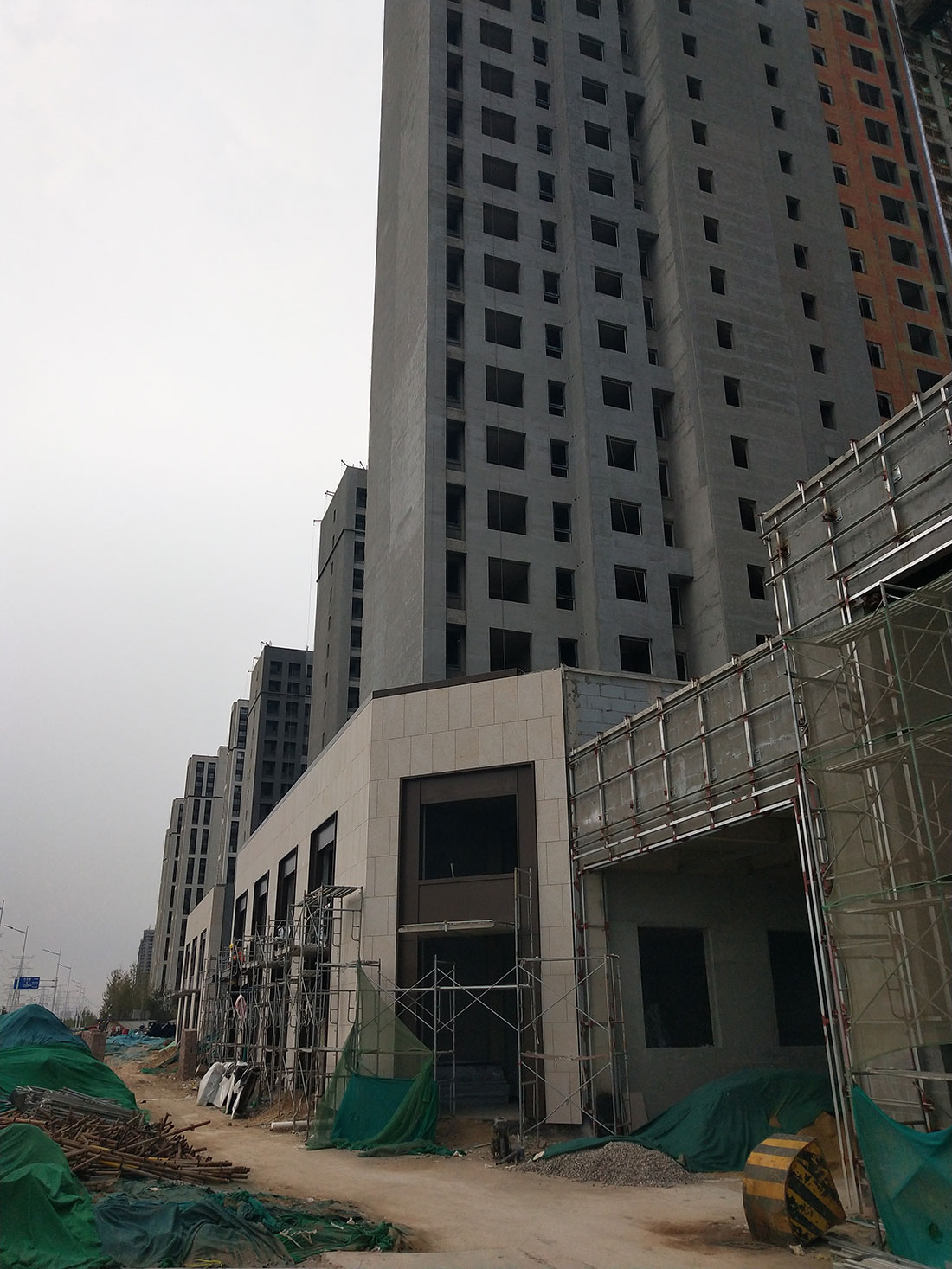鄭州鄭地·美景東望三期施工現(xiàn)場拍攝